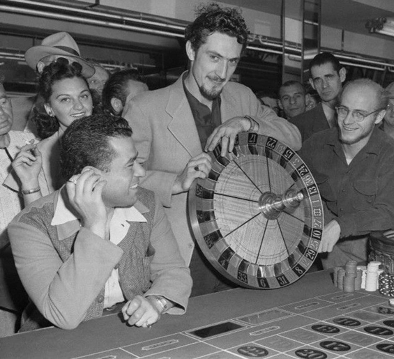 Physics student Albert Hibbs, along with colleague Roy Walford, tried to beat the casinos